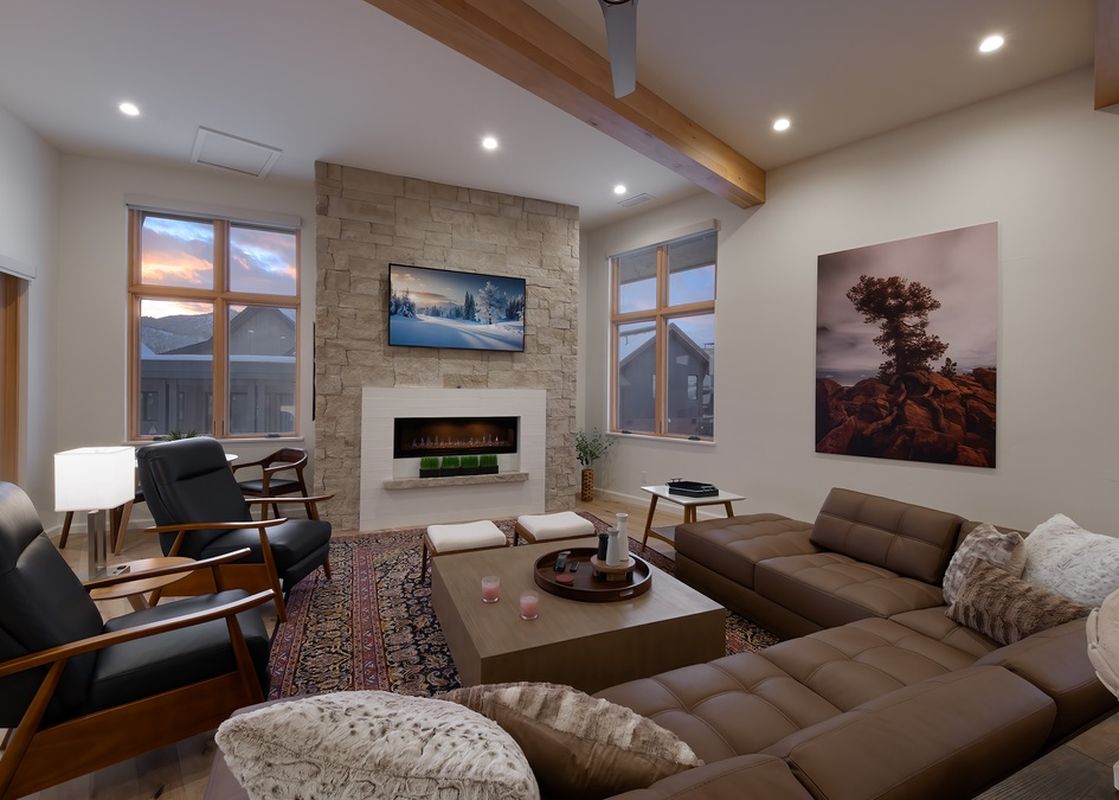 01 Dala Horse Lodge Living Room