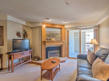 Torian Plum Plaza 406
