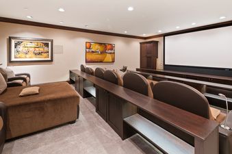20 Paragon Theater Room
