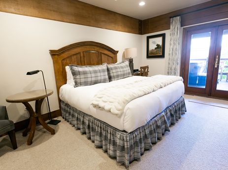 Stein Eriksen Lodge Deluxe King Room with Hot Tub