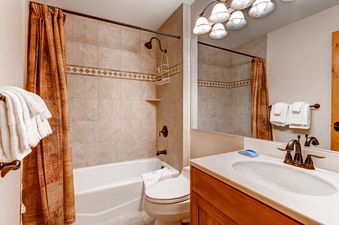 20 Kiva-324 bathroom-2