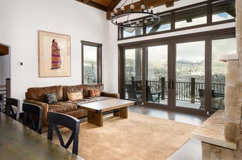 ComingSoon!360Chalet 190081