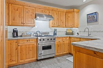 Trails End Lodge 404