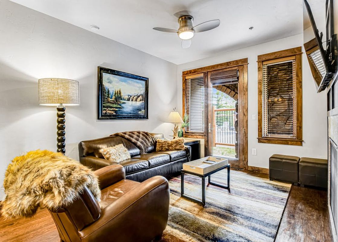 Cozy living area in BlueSky Breckenridge 409 with leather seating and fireplace.