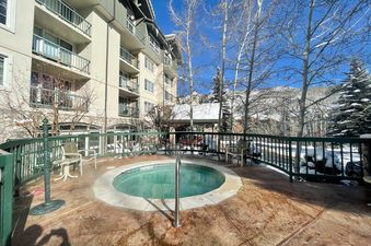 22 Borders Lodge Hot Tub