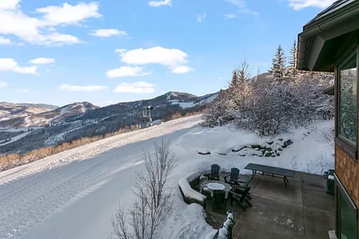 Ski-in/ski-out access