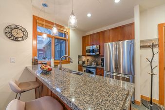 Capitol Peak Lodge 3322