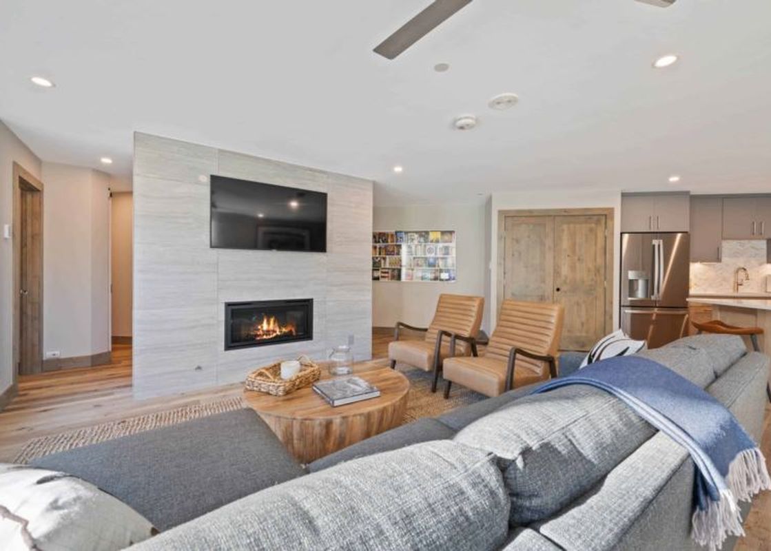 01 Vail Spa 318 Living Room