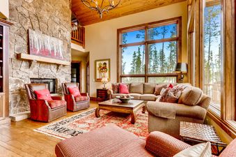 04 Cypress Mountain Chalet Great Room