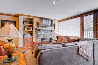 302 LivingRoom 3