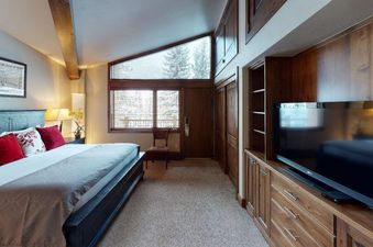 Manor Vail 336 features a master bedroom with a king bed and a flat screen tv.