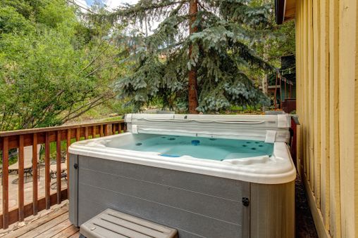 Private Outdoor Hot Tub