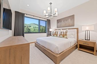 Riverfront Lodge 302