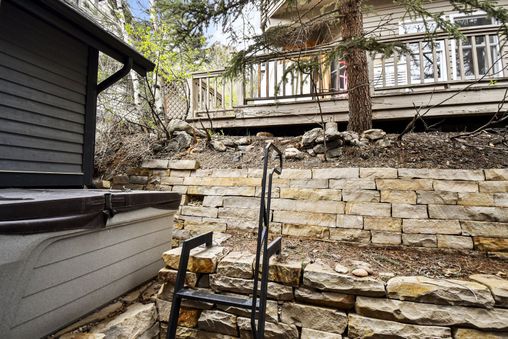 Private Outdoor Hot Tub