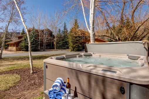 Private Outdoor Hot Tub