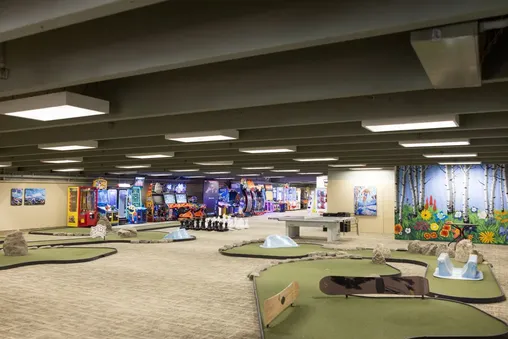 Arcade and indoor miniature golf