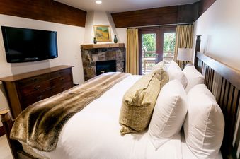 Stein Eriksen Lodge Deluxe King Room with Fireplace