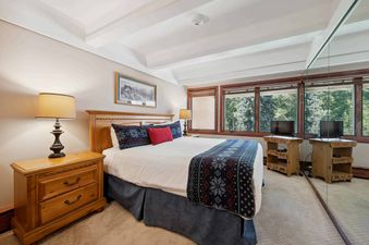 Lodge at Lionshead 405
