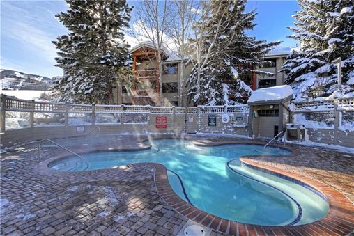 Outdoor Community Hot Tub