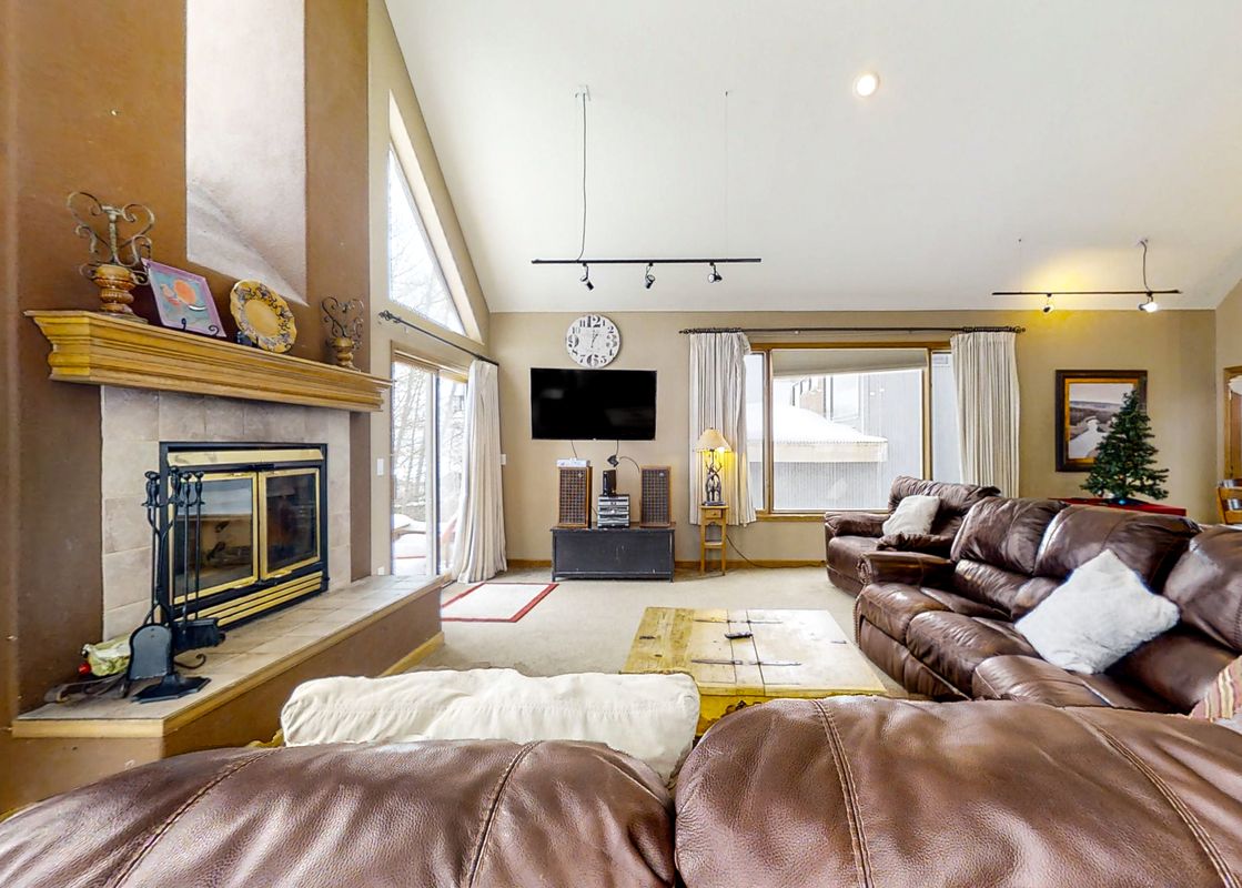 01 Living Room
