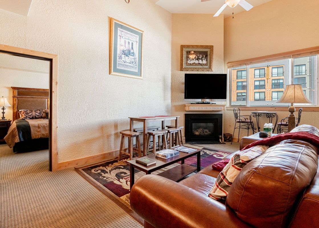 03 Silverado Lodge 411B