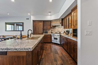 221 Three Bedroom Black Diamond Lodge