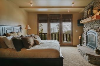 Alpine Meadow Chalet 11