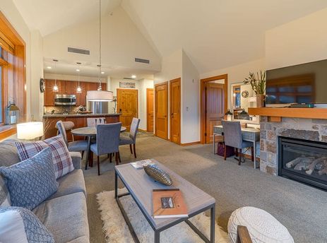 Capitol Peak Lodge 3322
