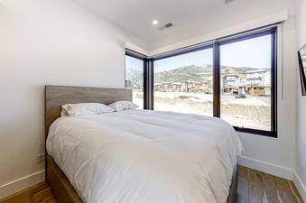 10 Bedroom