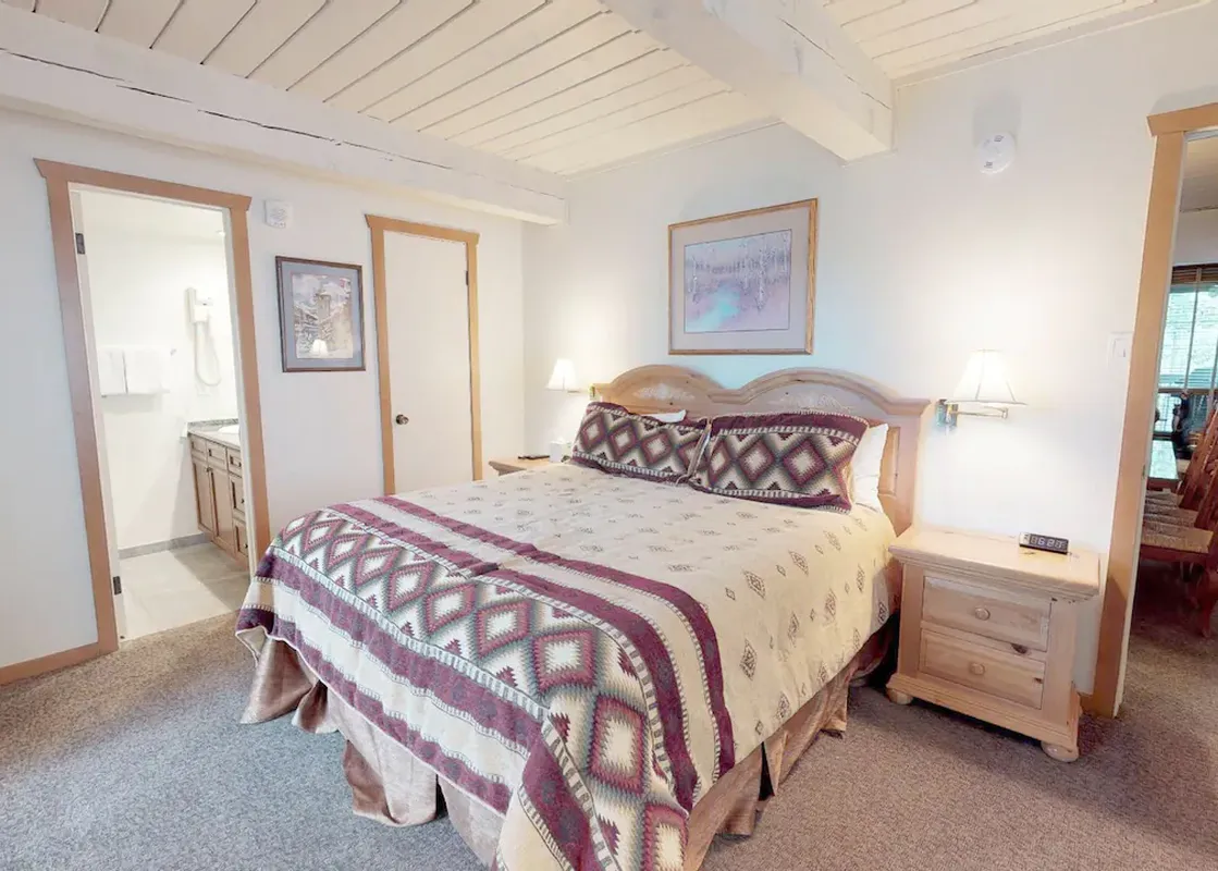 01 Bedroom