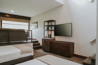 01 Huntley Lodge Two Queen Queen Twin Bunk Loft