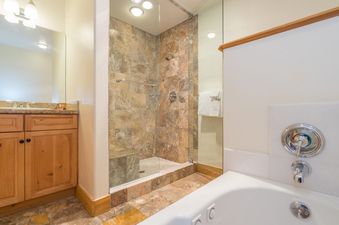 Bear Creek Lodge 305C