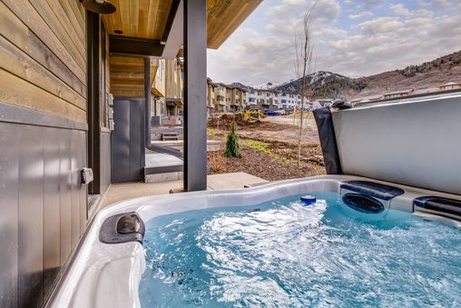Private Outdoor Hot Tub