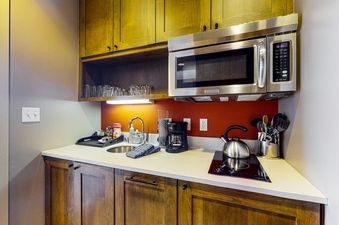 06 Riverfront Escape 514