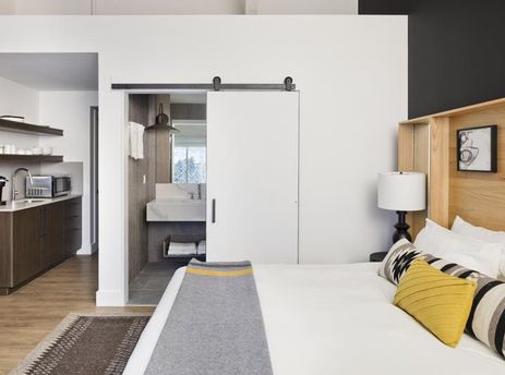 Gravity Haus JH ADA Premium King