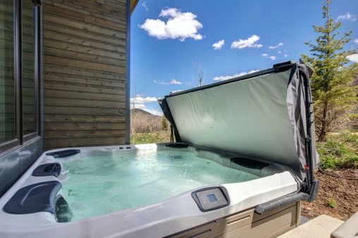 Private Outdoor Hot Tub