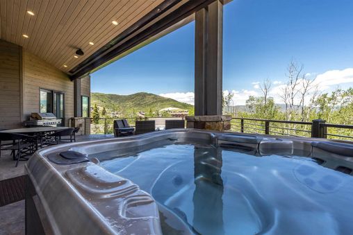 Private Outdoor Hot Tub
