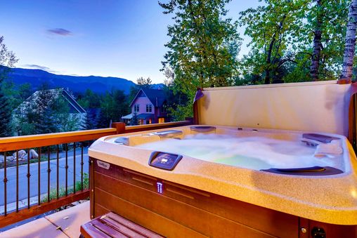 Private Outdoor Hot Tub