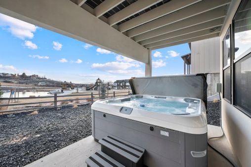 Hot tub (Private)