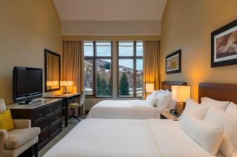 whrbw-traditional-guestroom-4253-hor-clsc