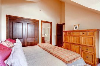 20-McCoy-Peak-Lodge-700-Bed-C2