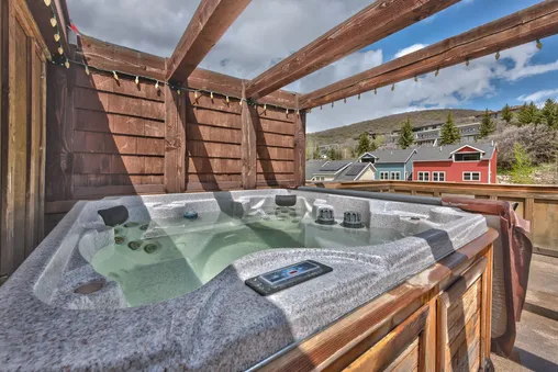 Private Outdoor Hot Tub
