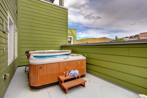 Private Outdoor Hot Tub