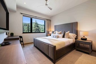 Riverfront Lodge 100
