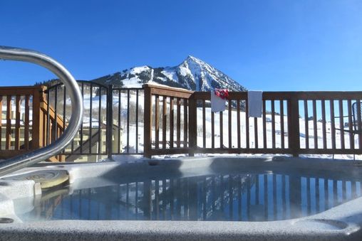 Outdoor Community Hot Tub