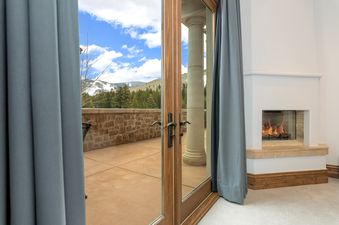 Arrabelle Gondola Loft