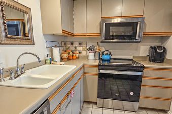 Image 10 of 23