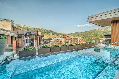 Outdoor Community Hot Tub