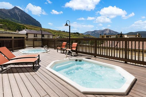 Outdoor Community Hot Tubs