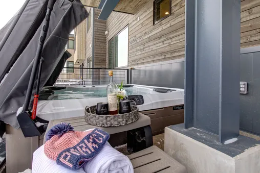 Private Outdoor Hot Tub